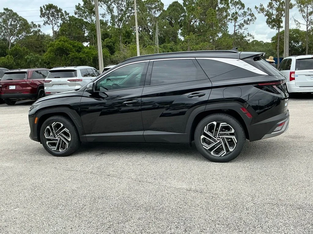 Used 2025 Black Hyundai Limited image 7