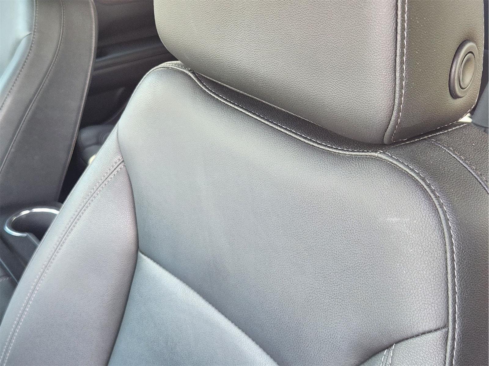 Used 2023 Summit White Chevrolet Z71 image 13