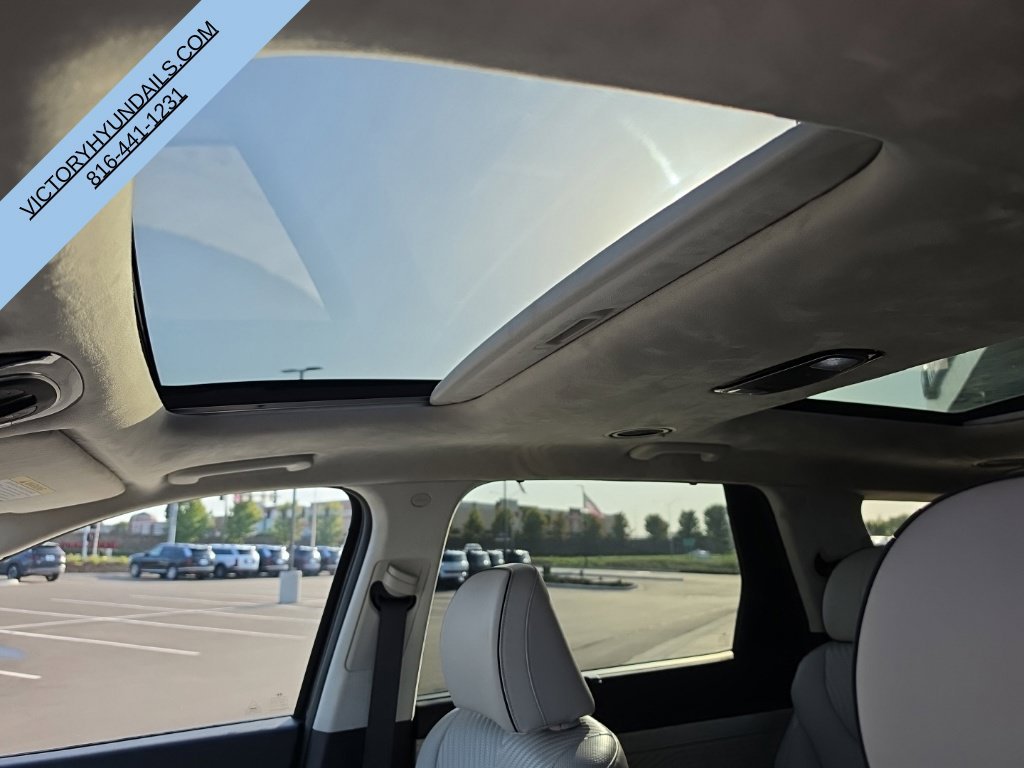 Used 2025 White Hyundai Calligraphy image 15
