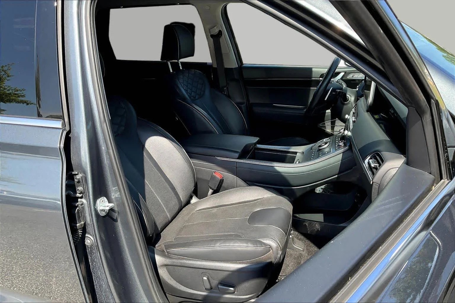 Used 2022 Steel Graphite Hyundai Limited image 17