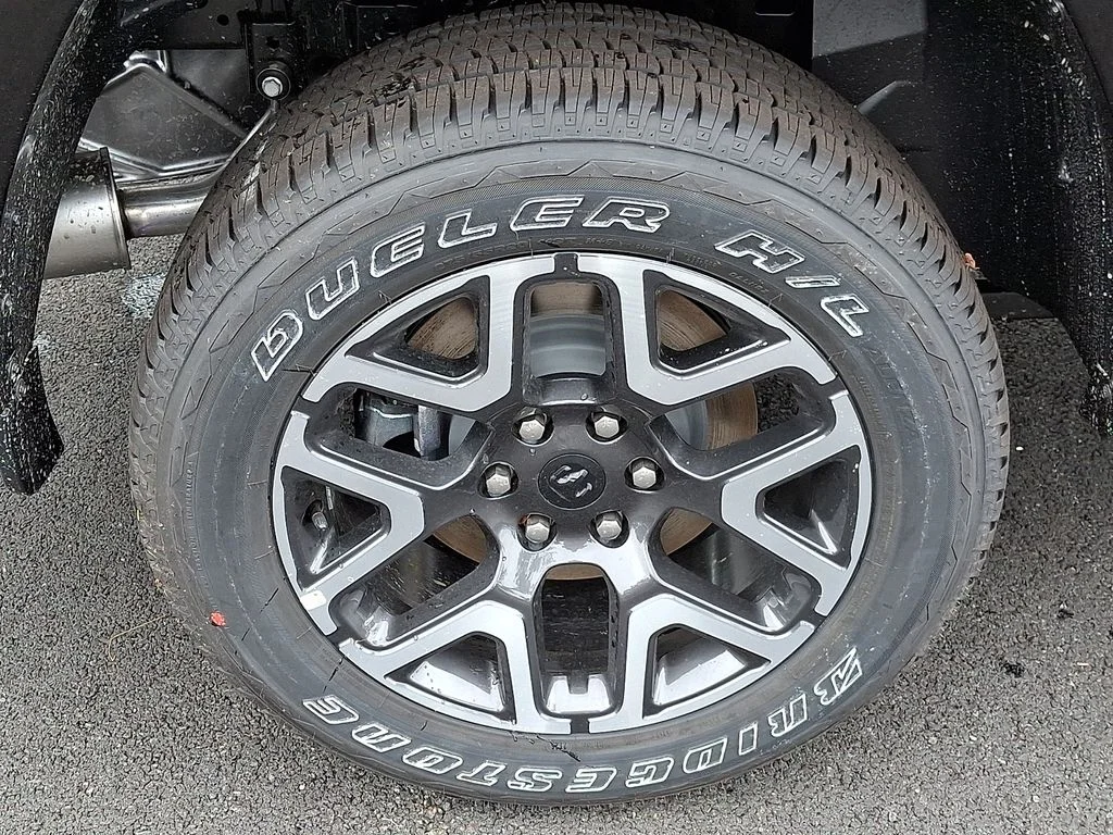 New 2026 Diamond Black Crystal Pearl-Coat Exterior Paint RAM Laramie image 5