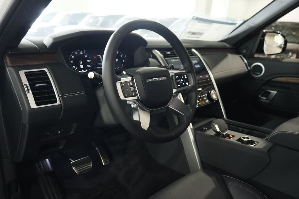 New 2026 Fuji White Land Rover Dynamic SE image 6