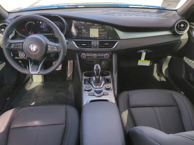 2025 Alfa Romeo Giulia Base - Photo 13