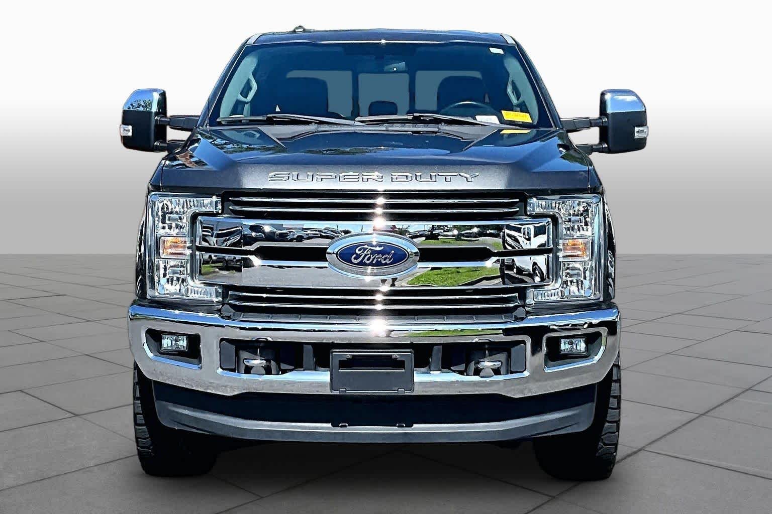 Used 2018 Magnetic Metallic Ford LARIAT image 4