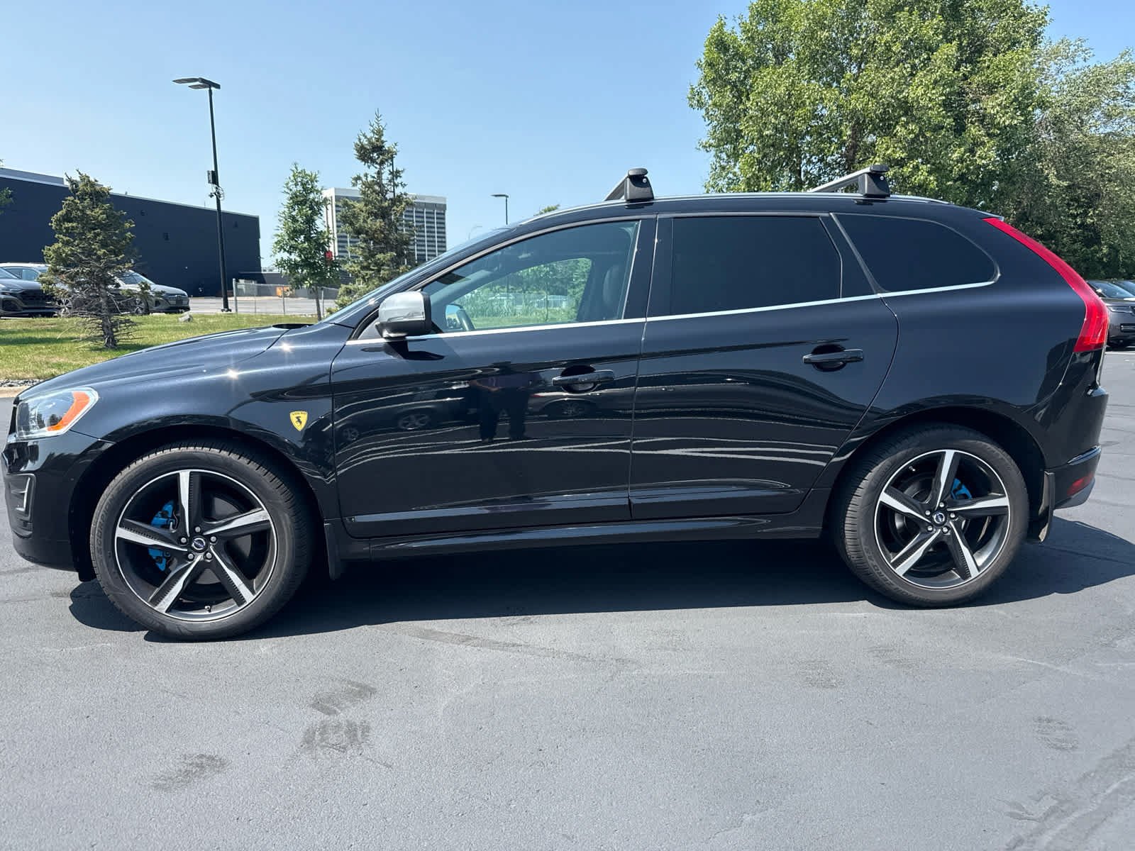 Used 2015 Volvo XC60 T6 R-Design Premier Plus with VIN YV4902RGXF2616916 for sale in Golden Valley, MN