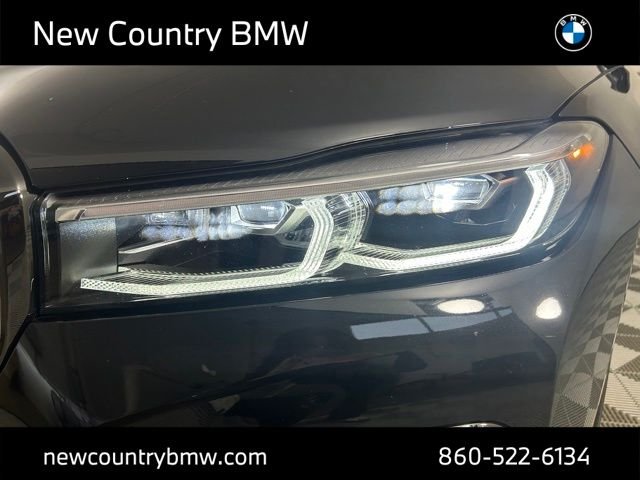 Used 2022 Black Sapphire Metallic BMW 750i xDrive image 30