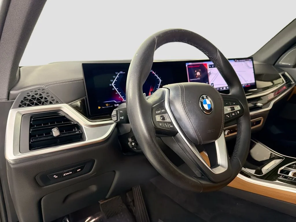 Used 2024 White BMW sDrive40i image 9