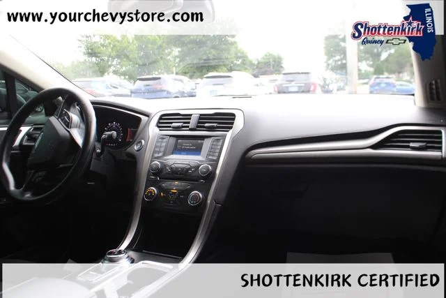 Used 2018 Gray Ford SE image 9