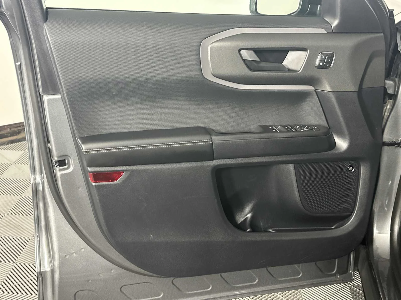 Used 2025 Carbonized Gray Ford Outer Banks image 15