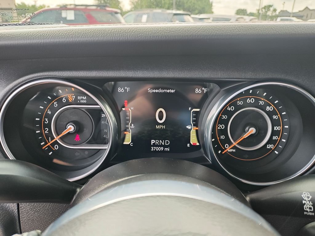 Used 2021 Silver Jeep Unlimited Sahara image 18
