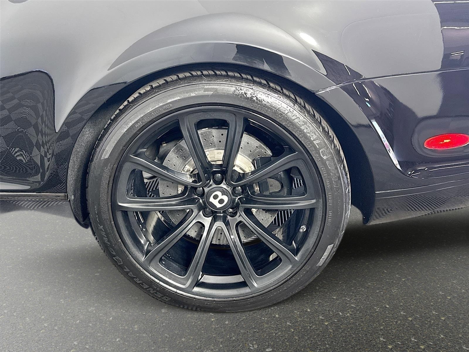 Used 2010 Beluga Bentley Base image 25