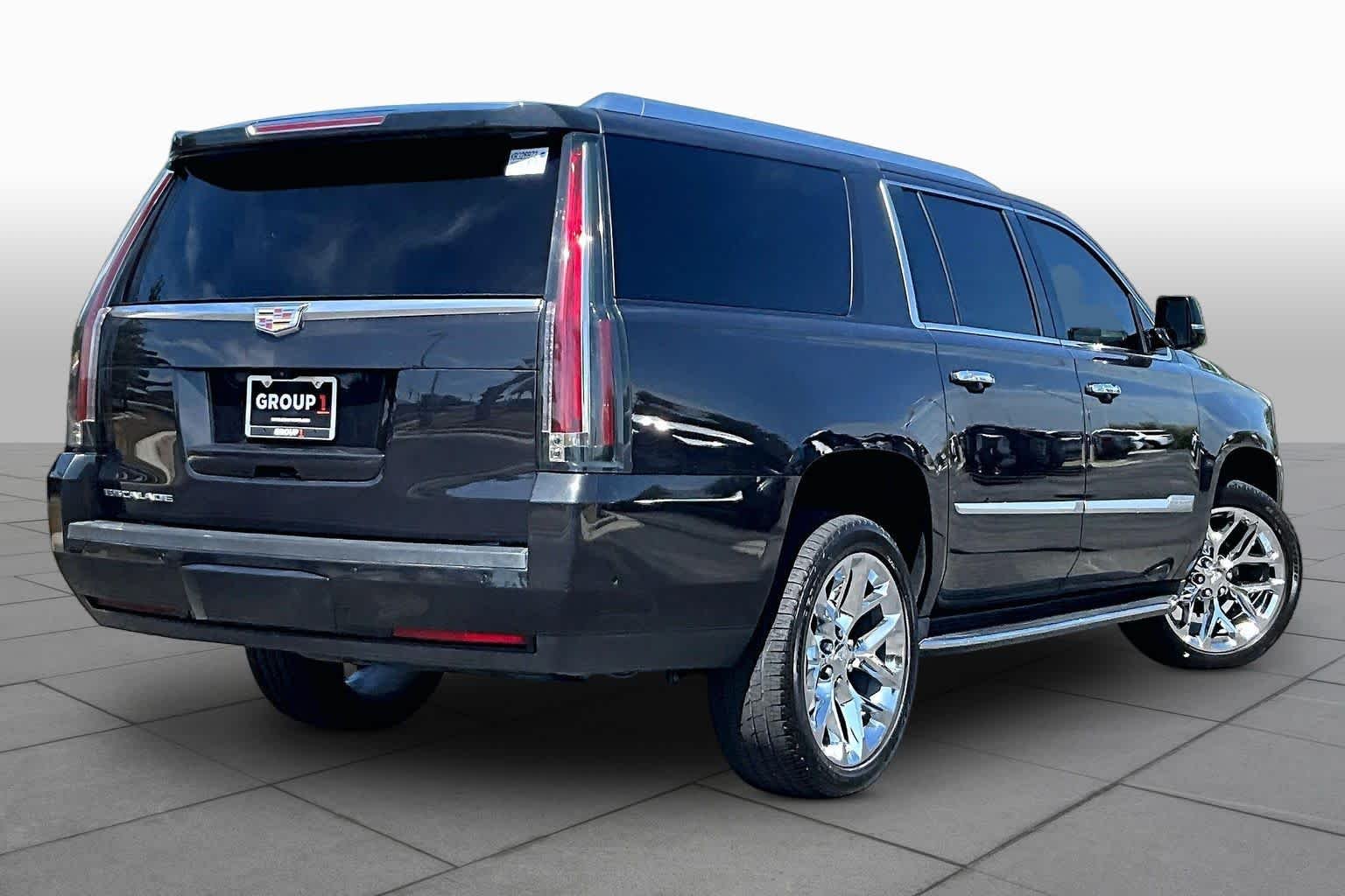 Used 2019 Manhattan Noir Metallic Cadillac Luxury image 13