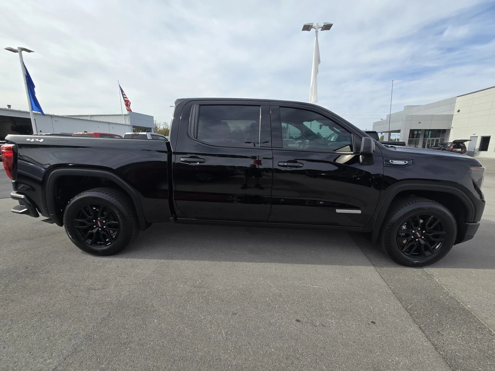 Used 2024 Onyx Black GMC Elevation image 8