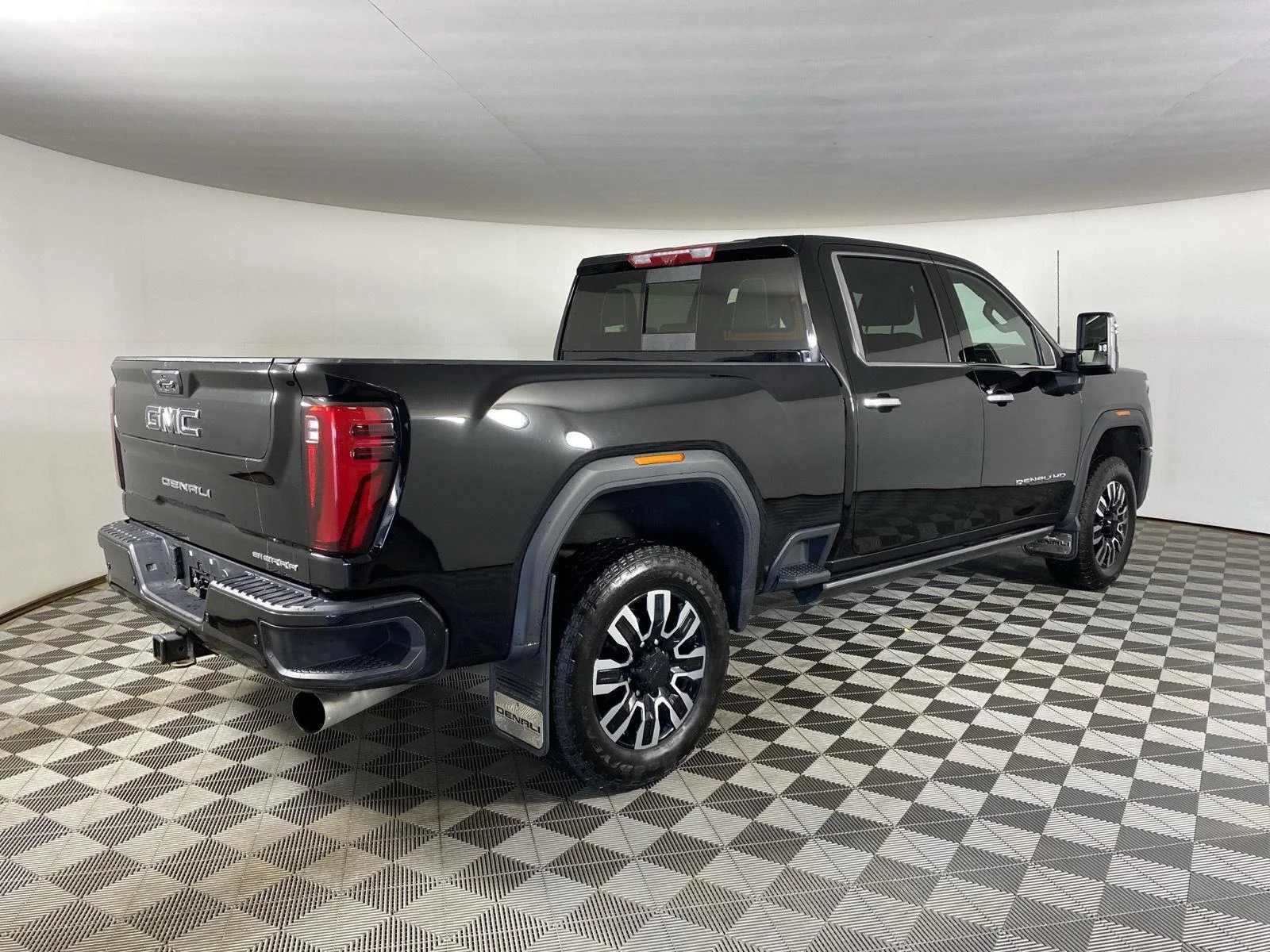Used 2024 Onyx Black GMC Denali Ultimate image 7