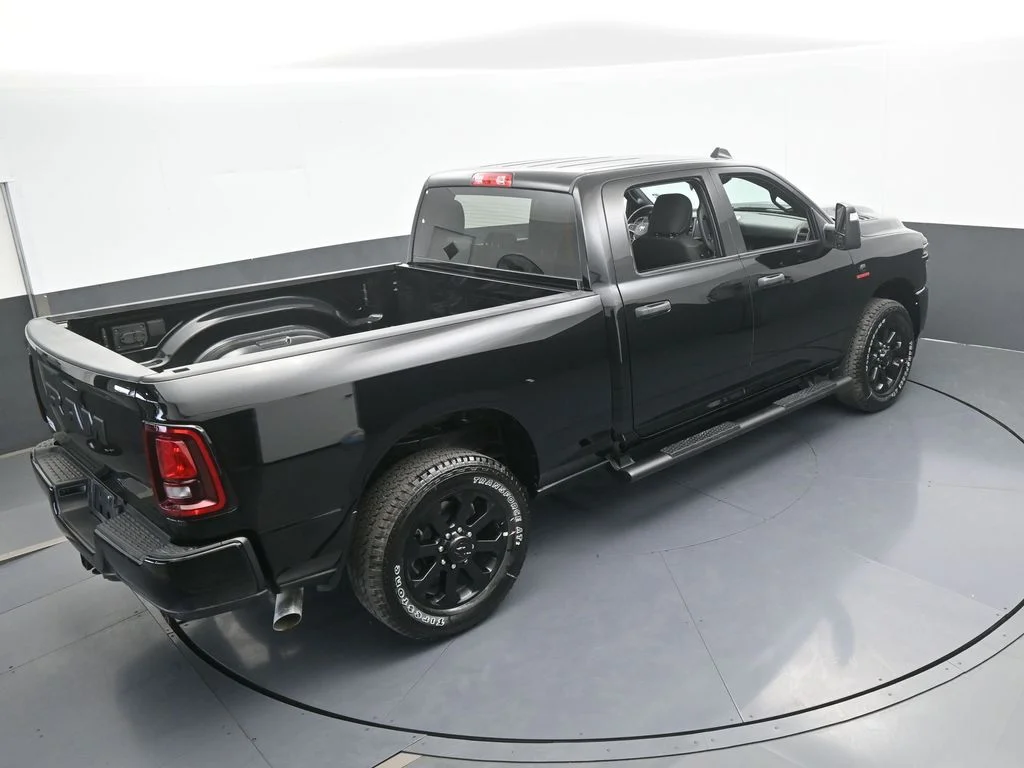 New 2026 Diamond Black Crystal Pearl-Coat Exterior Paint RAM Tradesman image 48