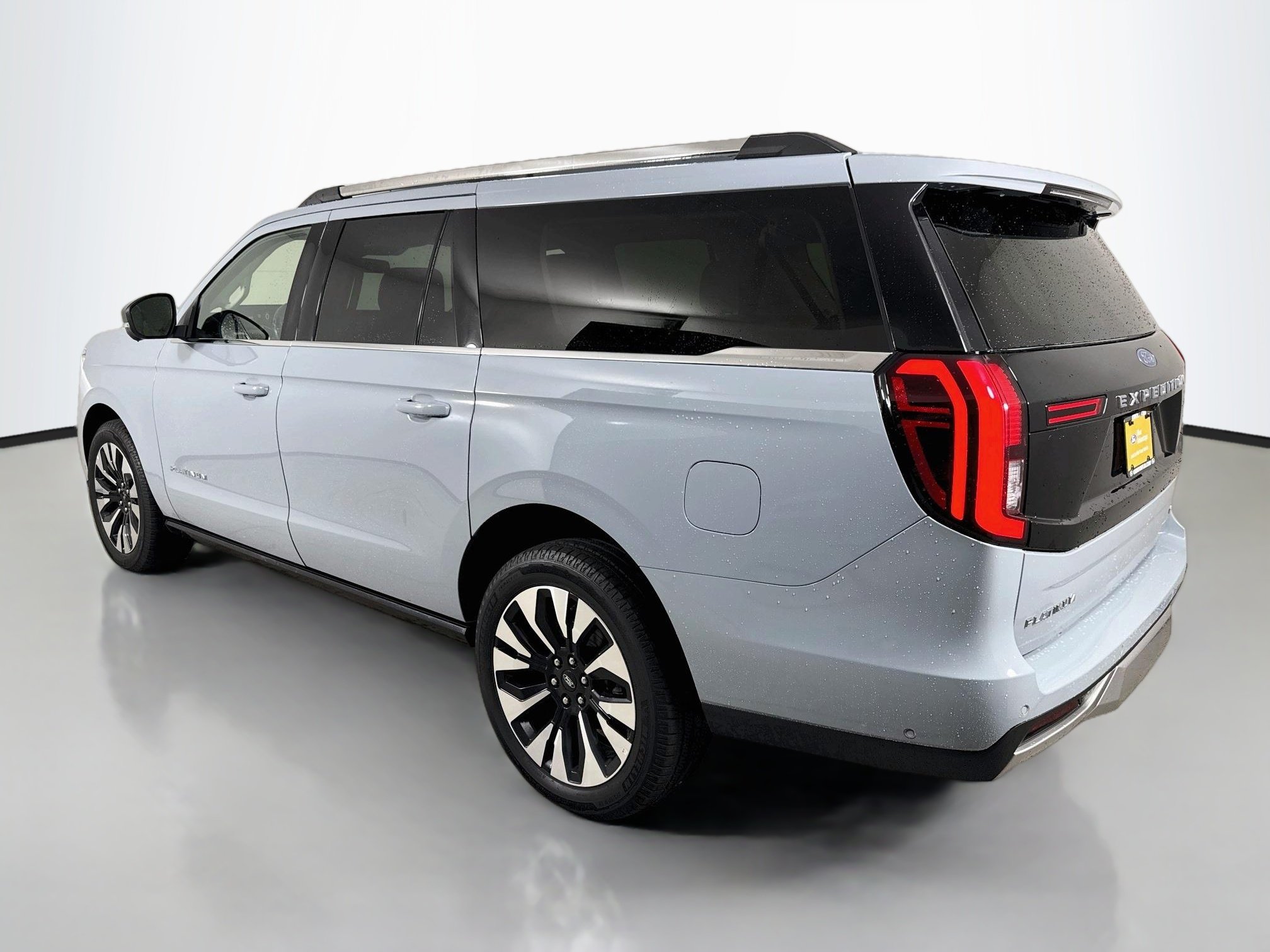 Used 2025 Glacier Gray Metallic TriCoat Ford Platinum image 9