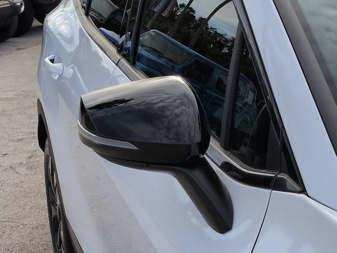 Used 2024 White Pearl Kia X-Line image 11