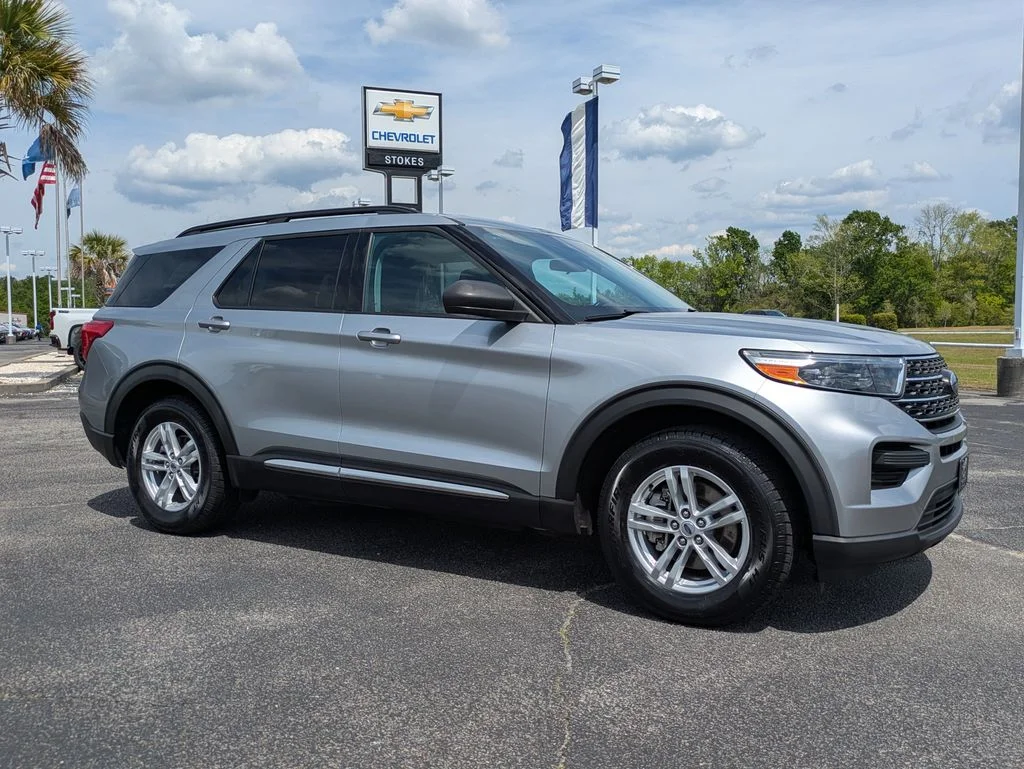 Used 2023 Silver Ford XLT image 2