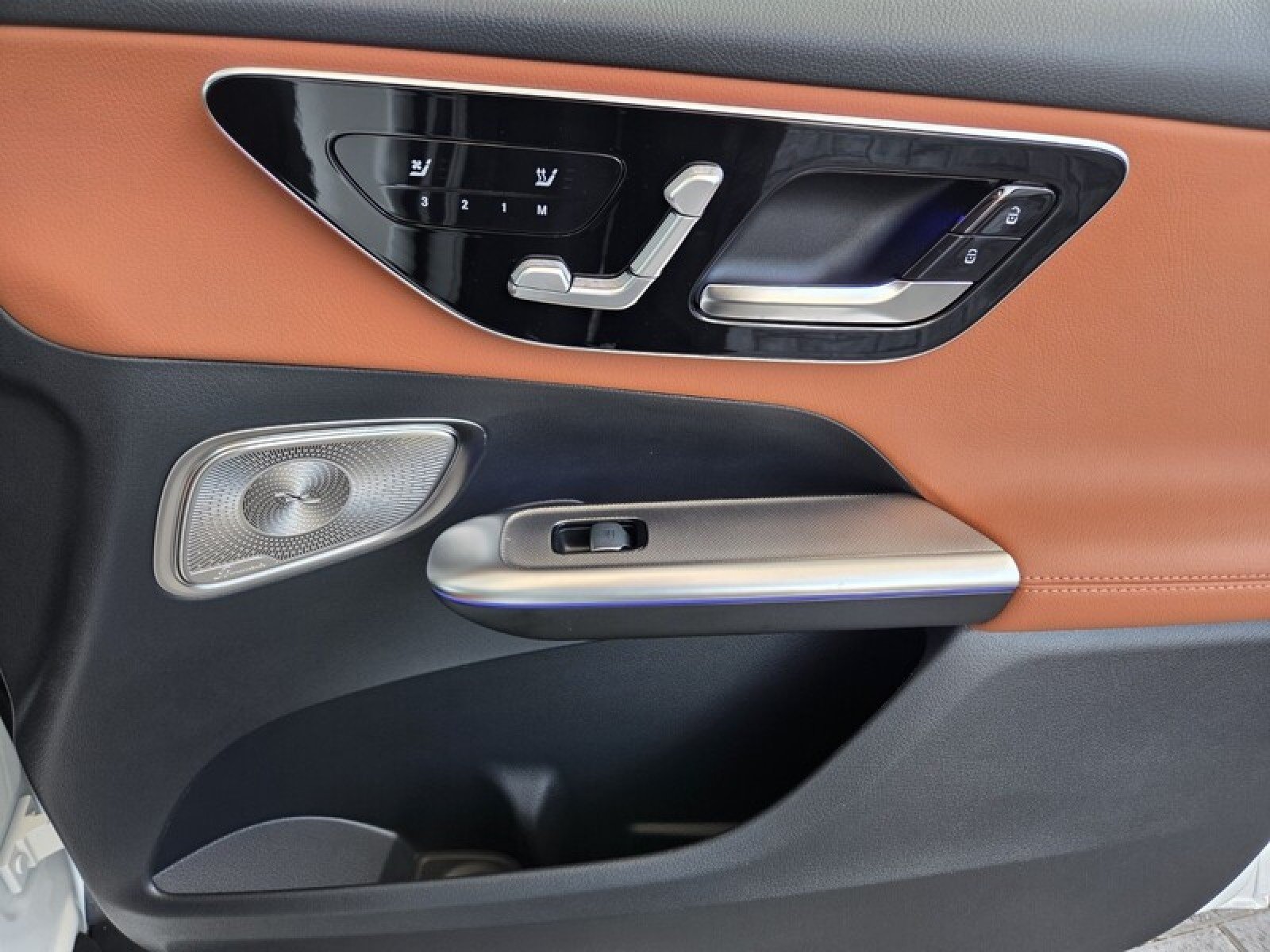 New 2027 Polar White Mercedes-Benz GLC 300 SUV image 18