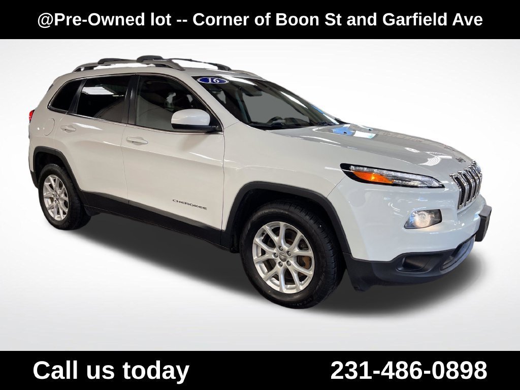 Used 2016  Jeep LATITUDE image 7