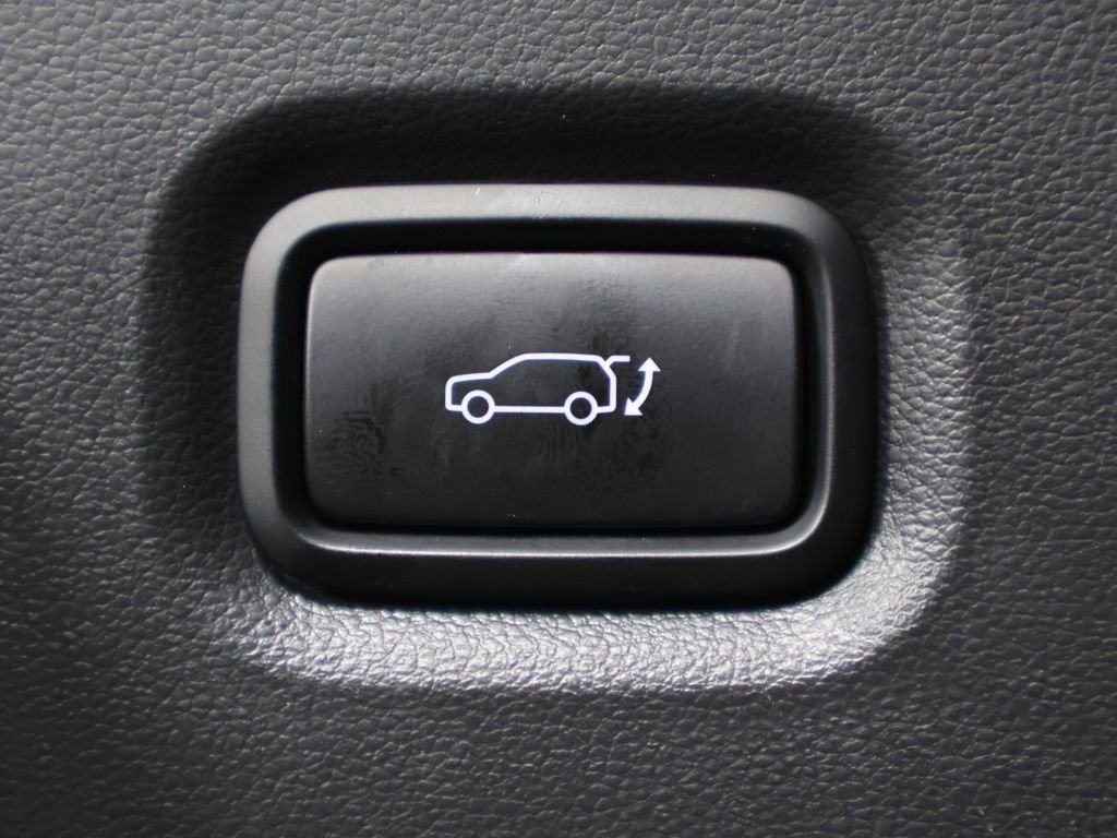 Used 2024 White Hyundai SEL image 16