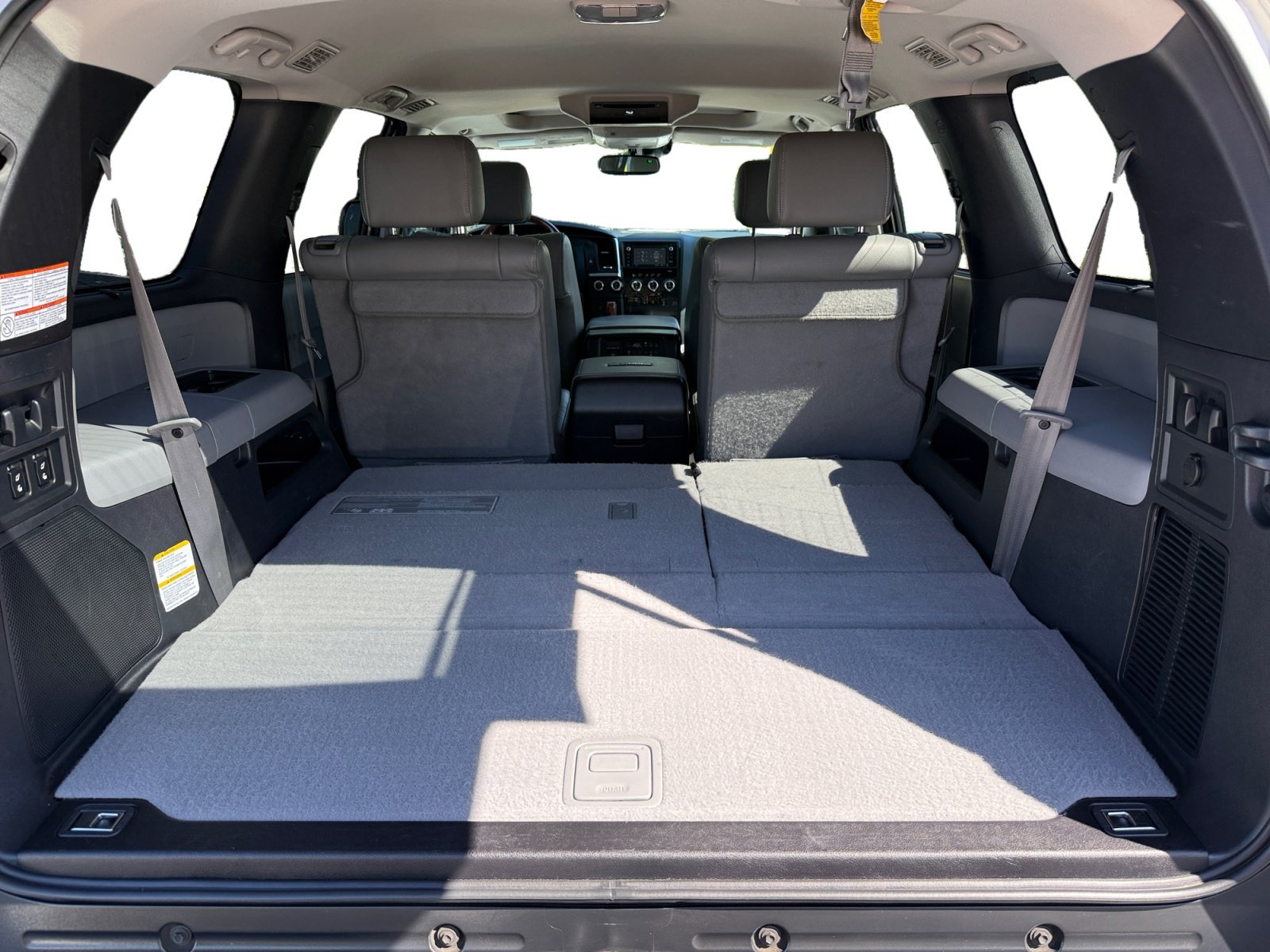 Used 2018 Blizzard Pearl Toyota Platinum image 17