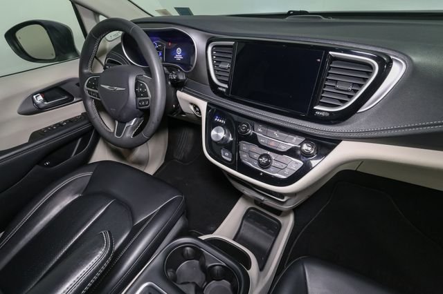 Used 2023 Black Chrysler Touring L image 18