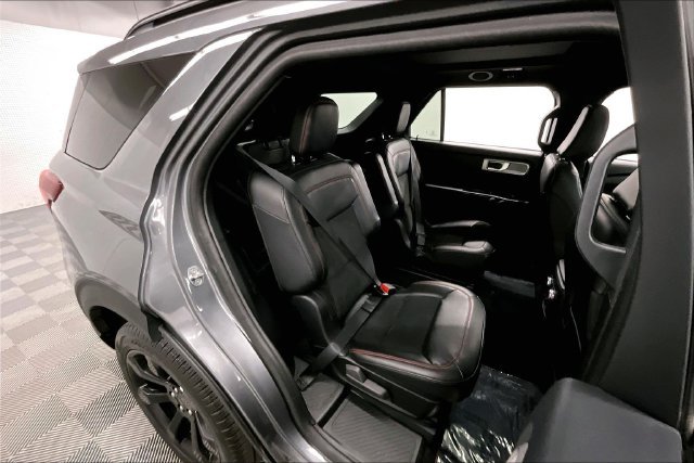 Used 2024 Carbonized Gray Metallic Ford ST-Line image 26