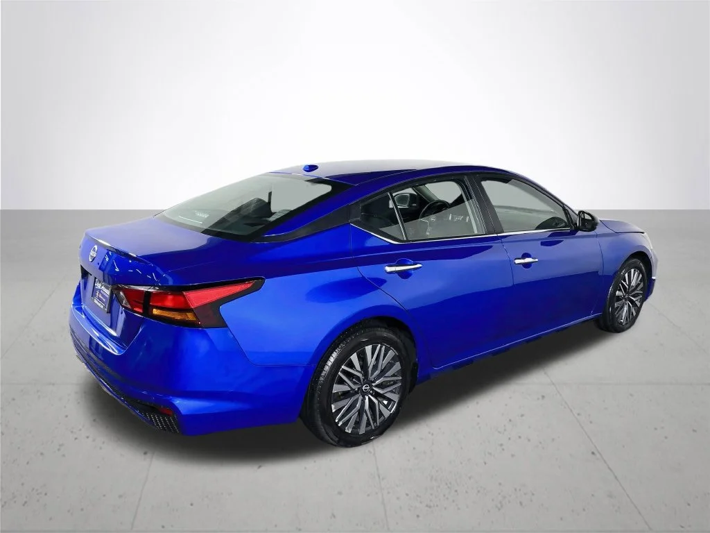 Used 2025 Blue Nissan 2.5 SV image 6