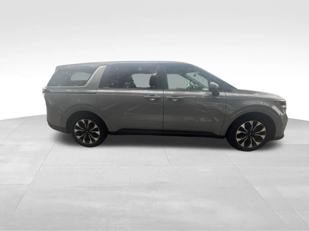 Used 2024 White Kia EX image 8