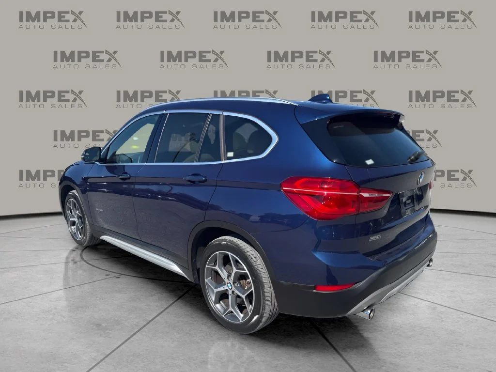 Used 2018 Blue BMW sDrive28i image 3