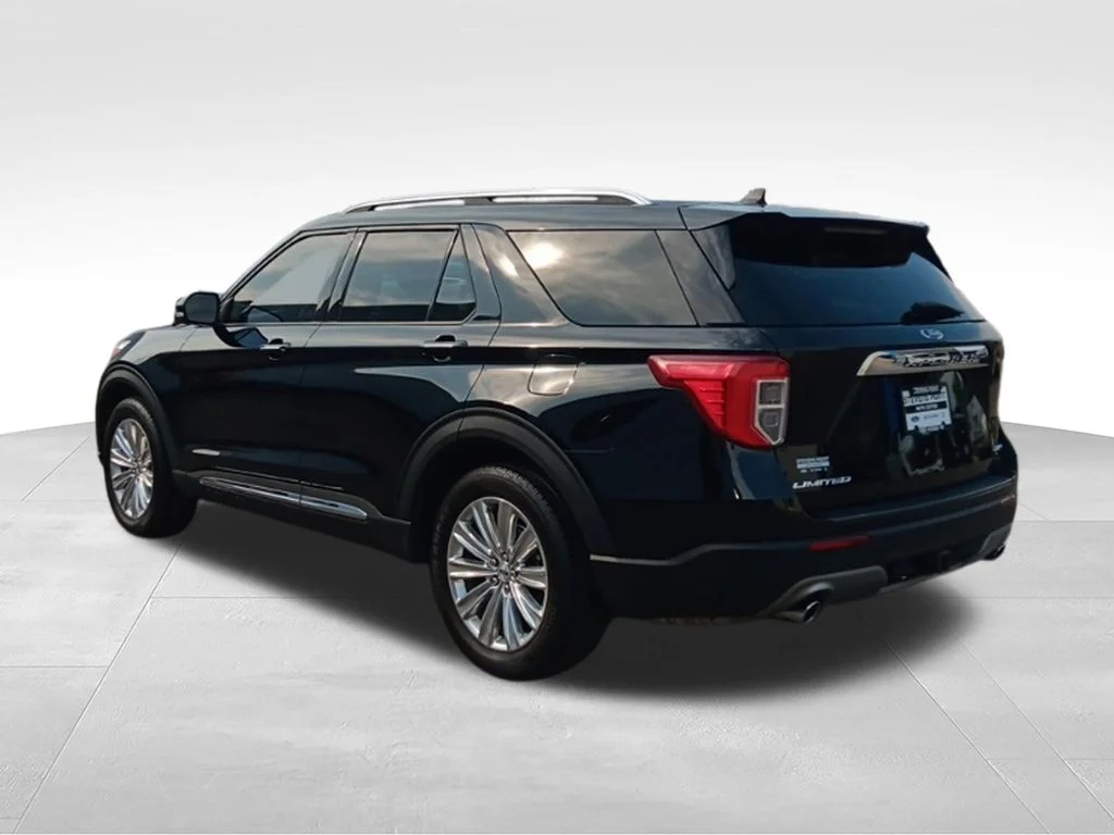Used 2022 Black Metallic Ford Limited image 4