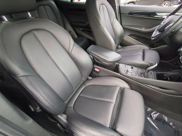 Used 2022 Black BMW sDrive28i image 34