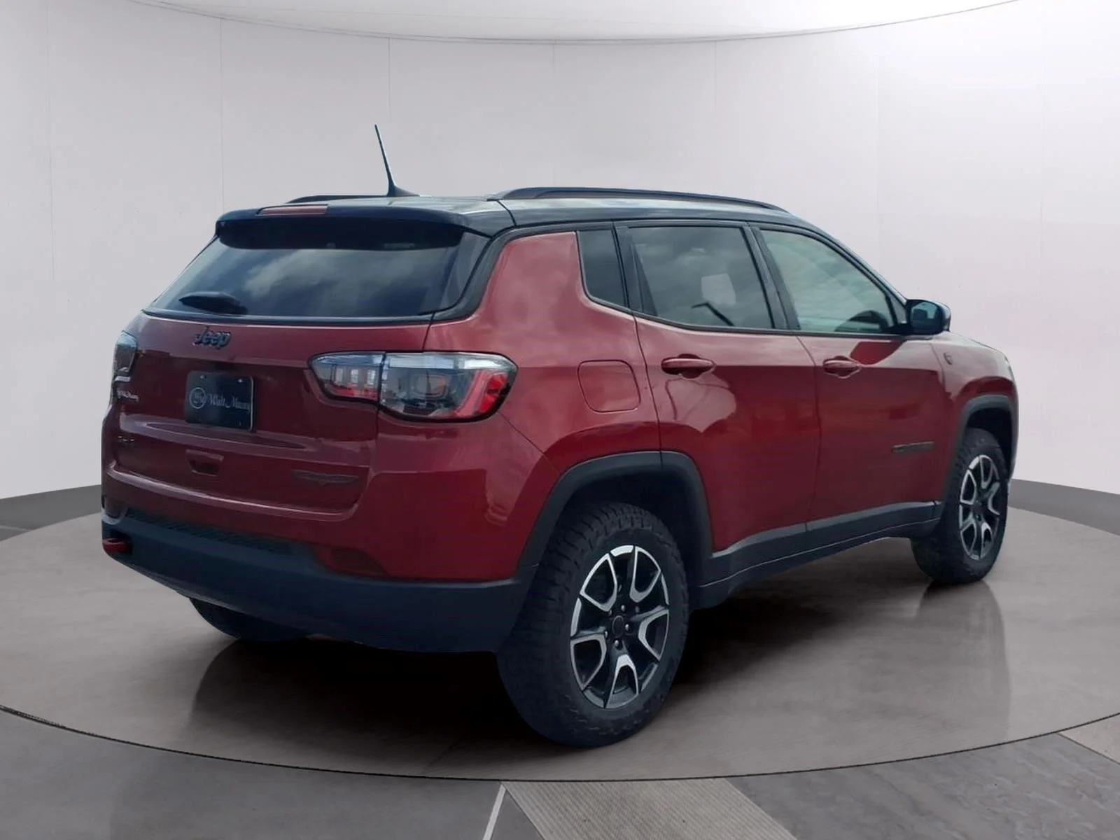 Used 2025 Red Hot Pearlcoat Jeep Trailhawk image 5