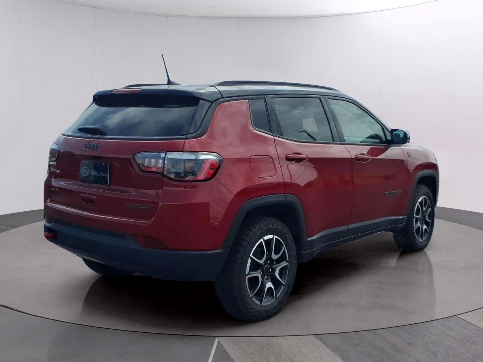Used 2025 Red Hot Pearlcoat Jeep Trailhawk image 5