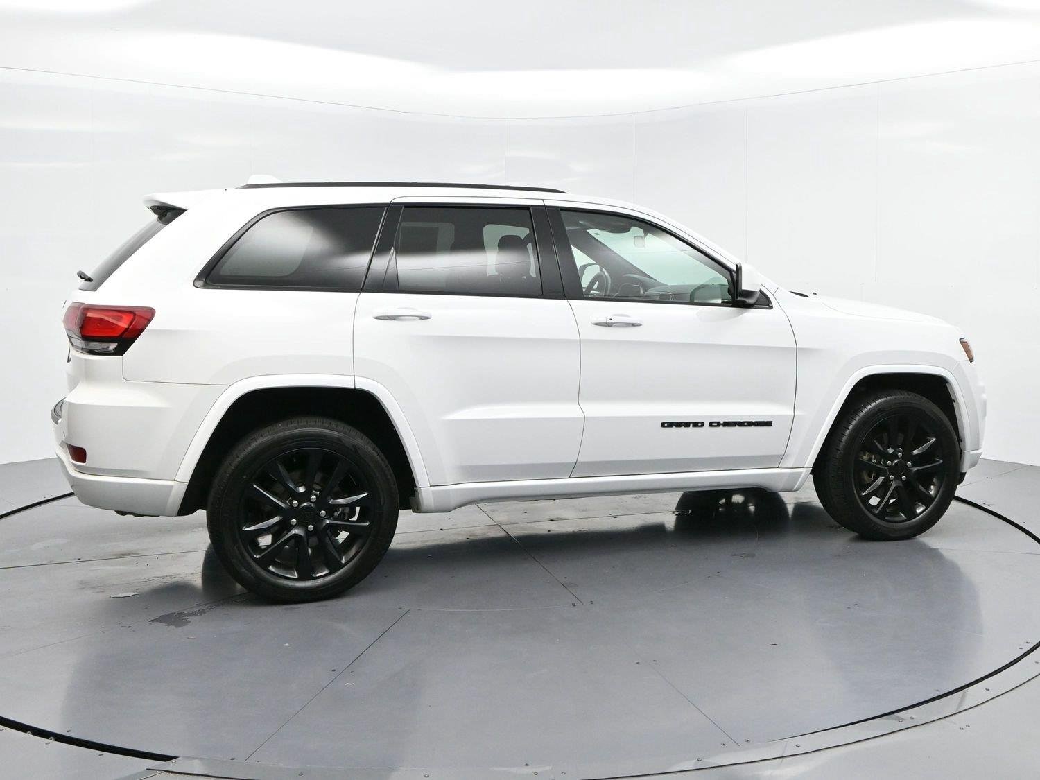 Used 2021 Bright White Clearcoat Jeep Laredo X image 8