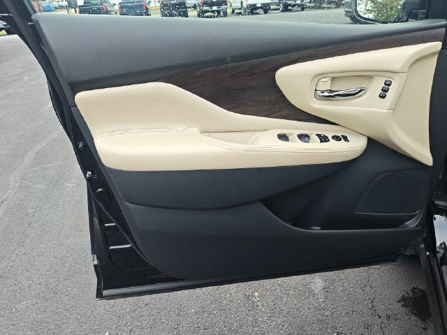 Used 2024 Black Nissan Platinum image 12