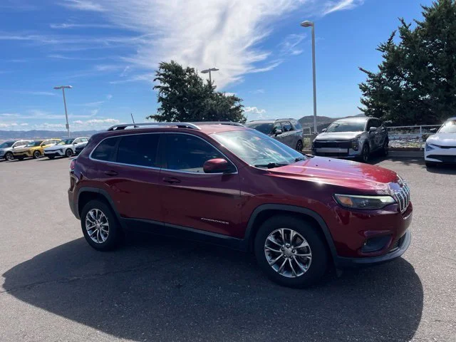 Used 2019 Velvet Red Pearlcoat Jeep Latitude Plus image 5