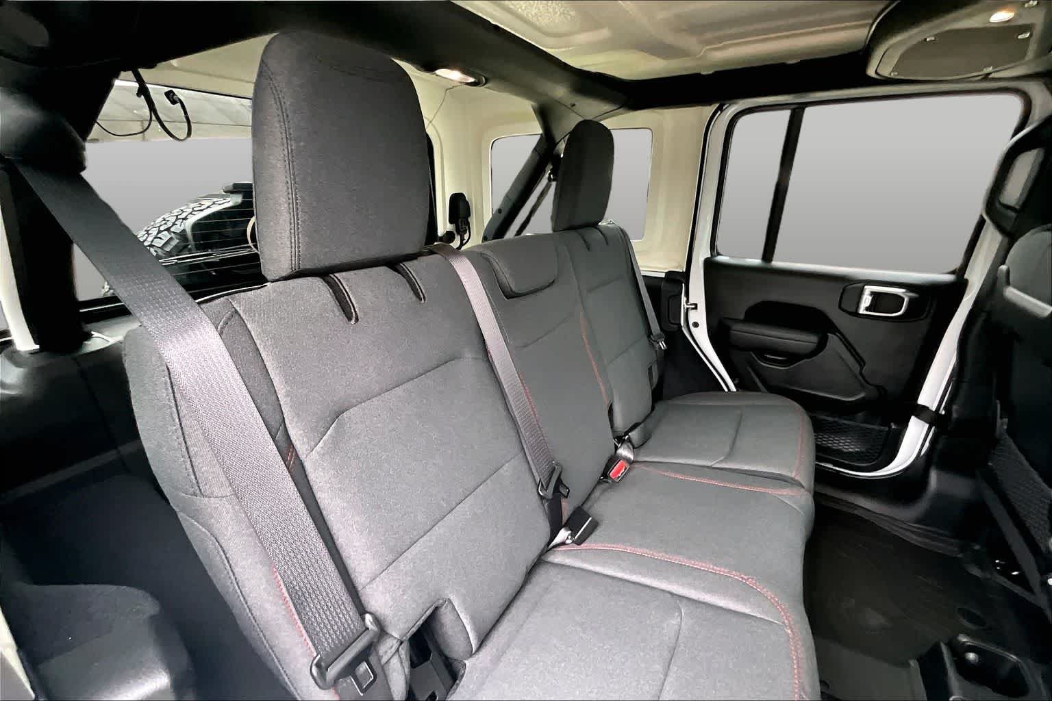 New 2026 Bright White Clear-Coat Exterior Paint Jeep Rubicon image 23