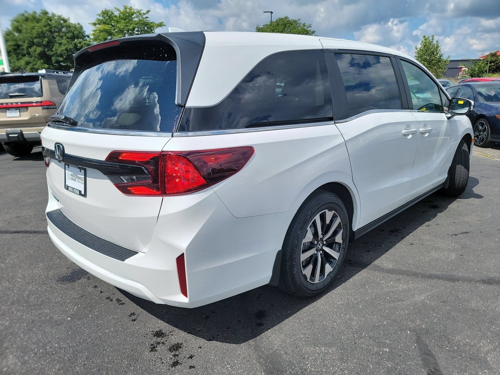 New 2027 Platinum White Pearl Honda EX-L image 9