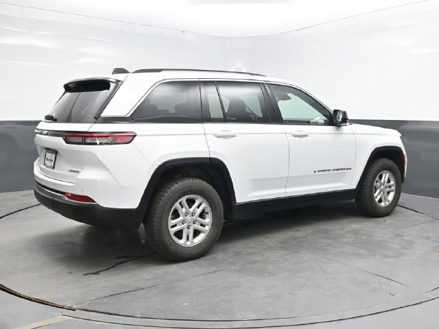 Used 2022 White Jeep Laredo image 8