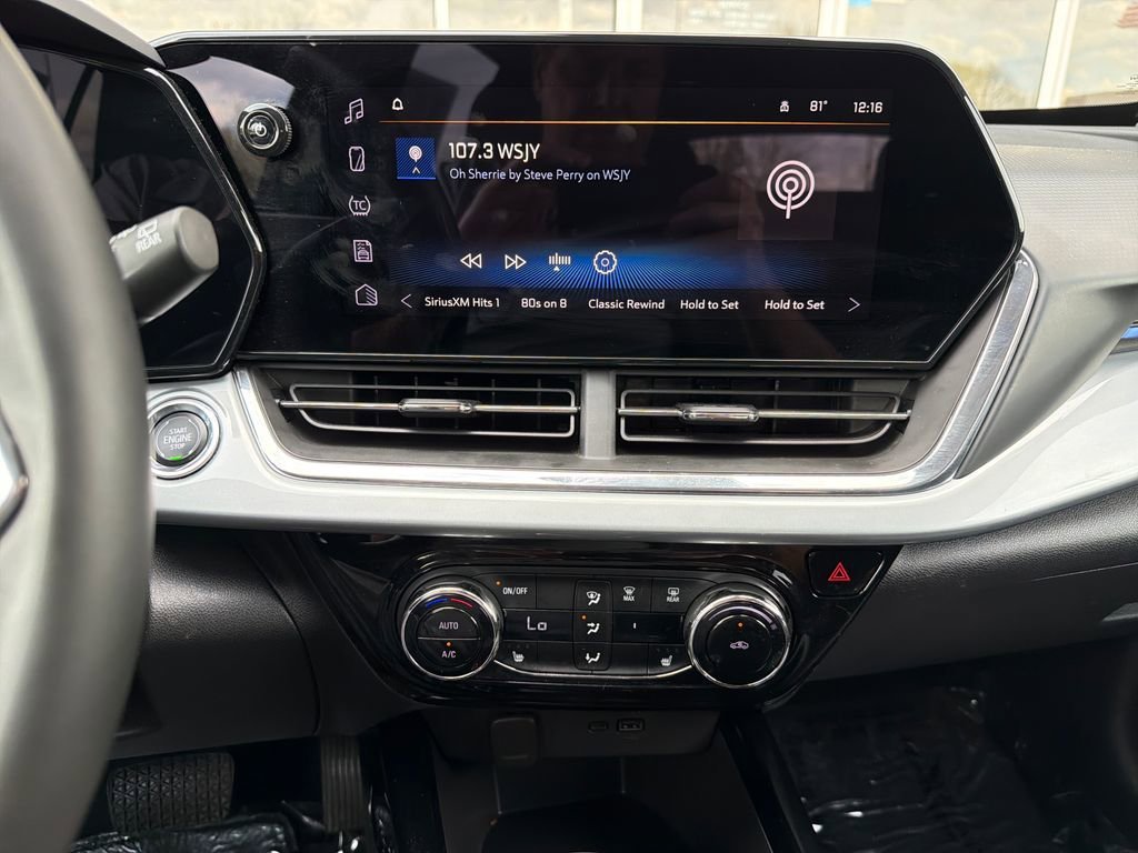 2025 Chevrolet Trax LT - Photo 21