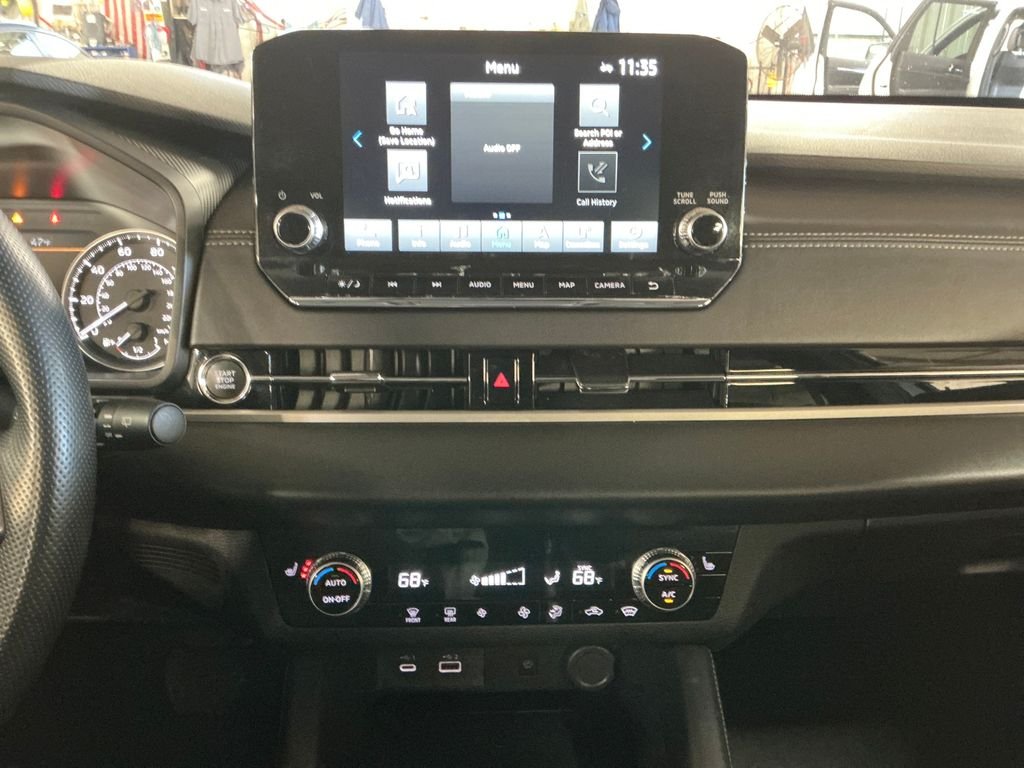 Used 2024  Mitsubishi SE image 17