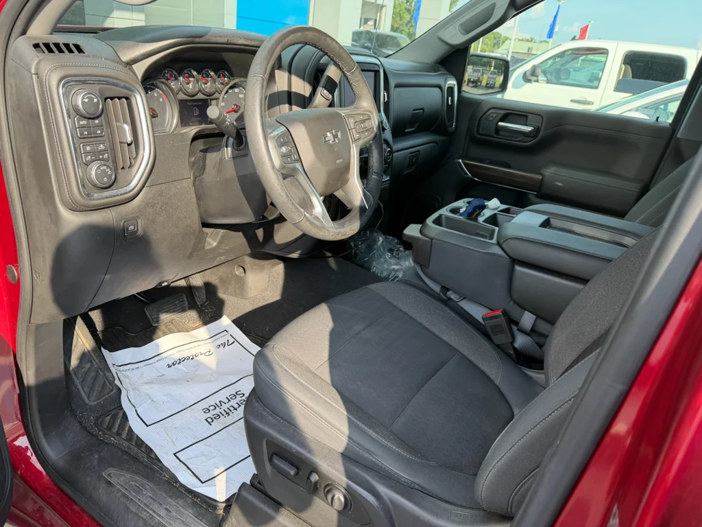 Used 2019 CAJUN RED TINTCOAT Chevrolet RST image 3