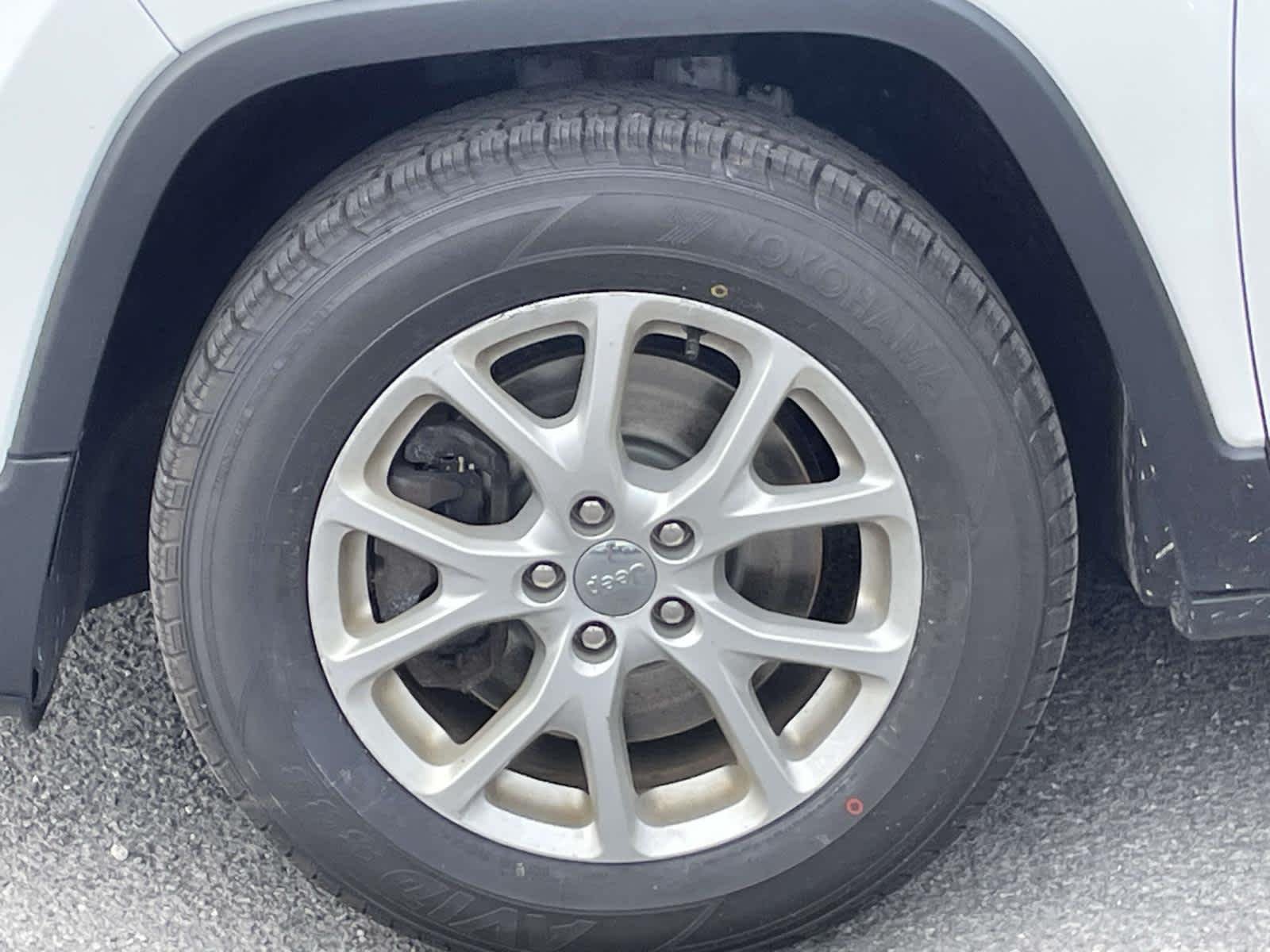 Used 2016 Bright White Clearcoat Jeep Sport image 23