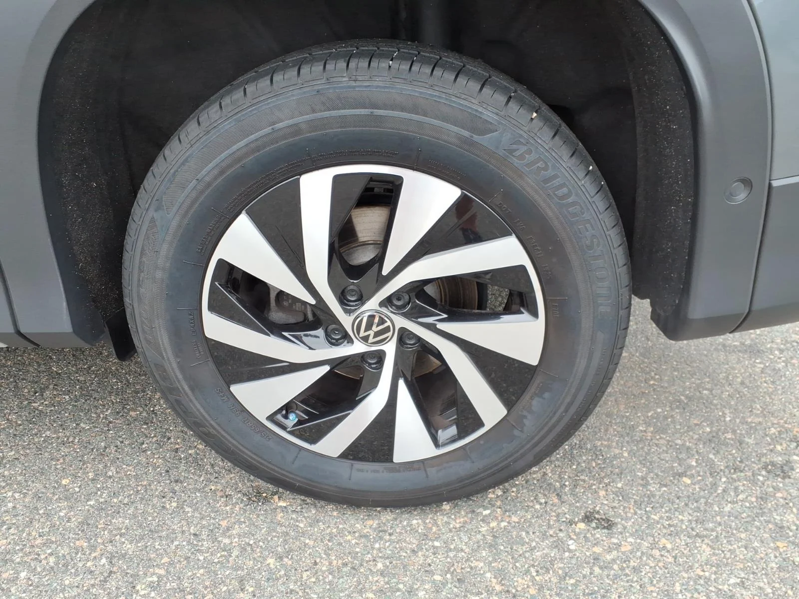Used 2025 Platinum Gray Metallic Volkswagen S image 9
