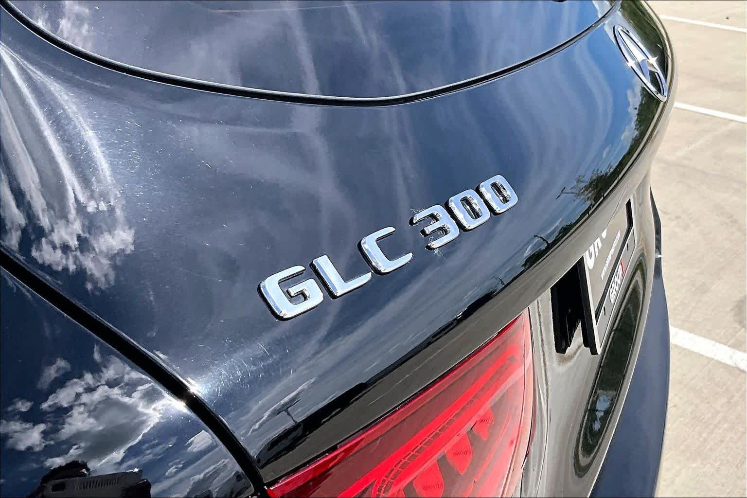 Used 2022 Black Mercedes-Benz GLC 300 image 28