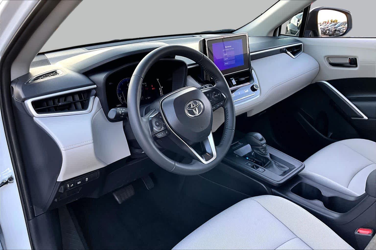 Used 2026 Wind Chill Pearl Toyota LE image 18