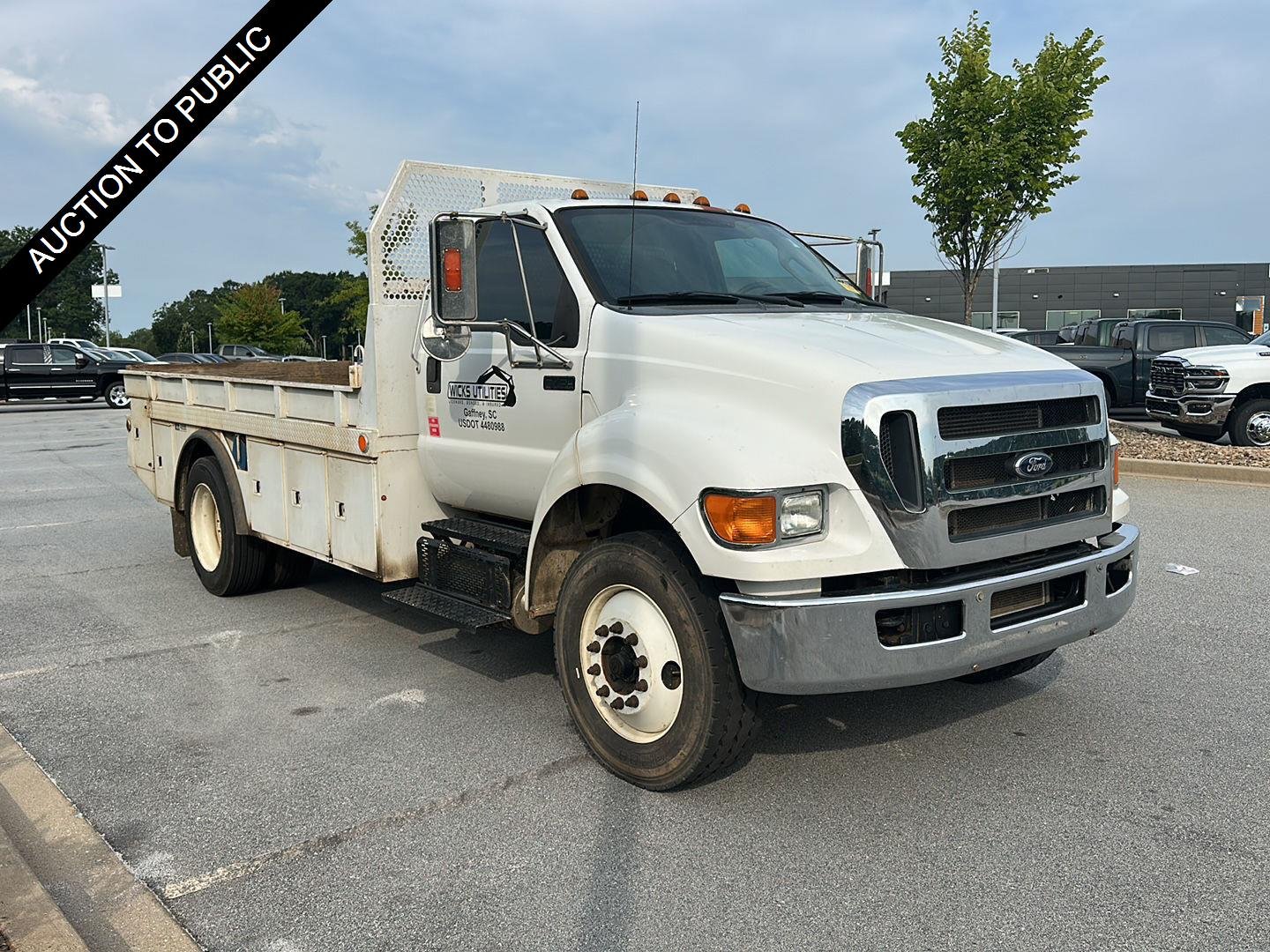 Used 2015  Ford XL image 1