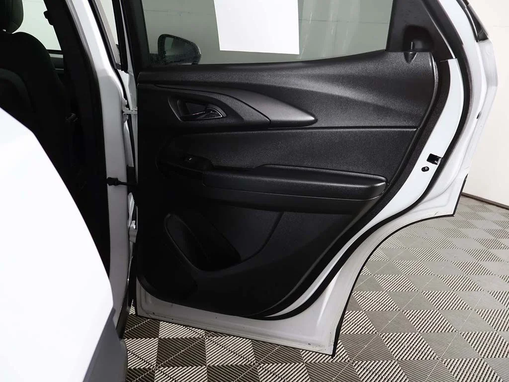 Used 2025 White Chevrolet LT image 22